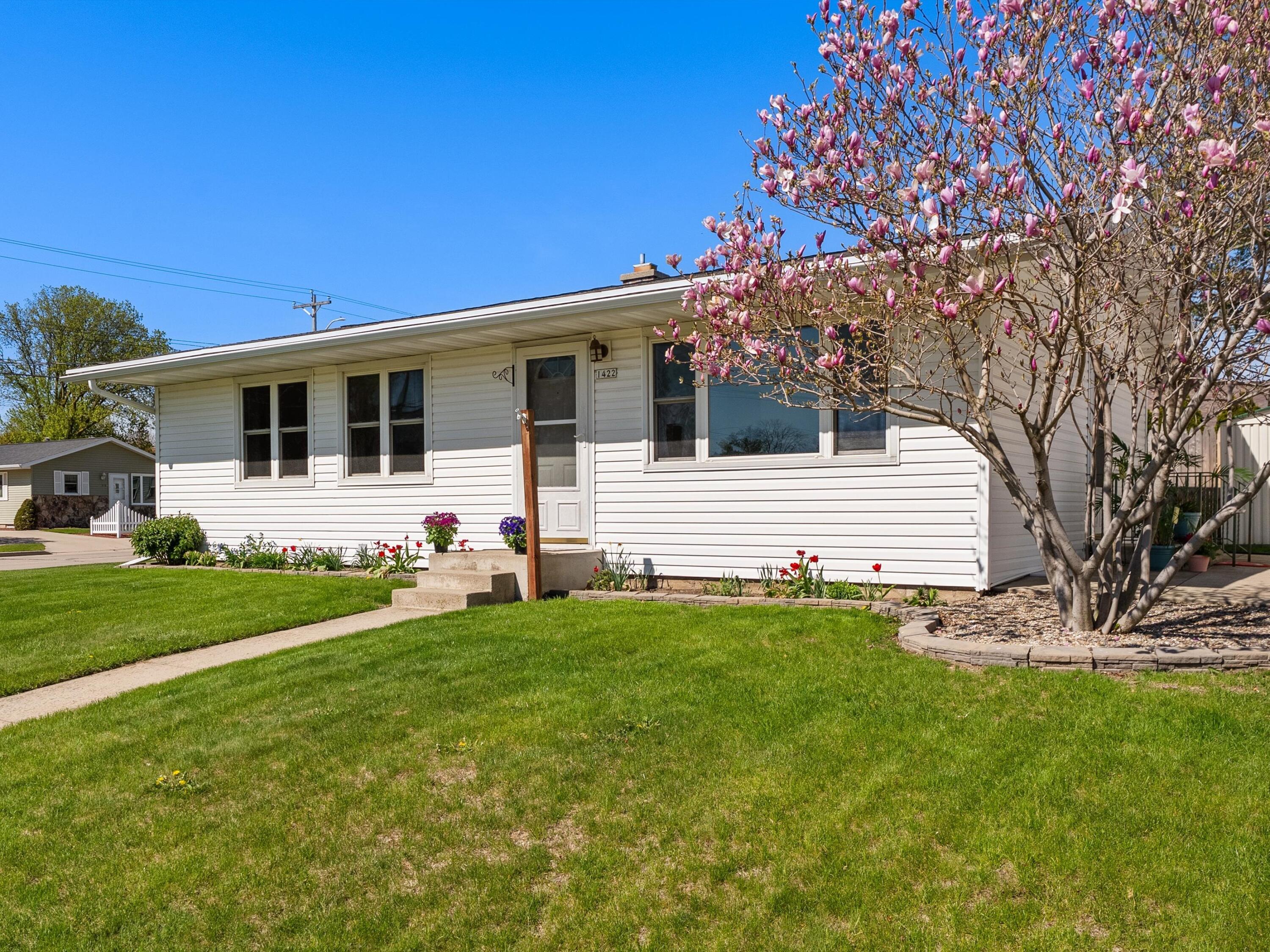 1422 South 35th Street Manitowoc, WI 54220 - Photo 1 of 28 Eye-Catching Magnolia