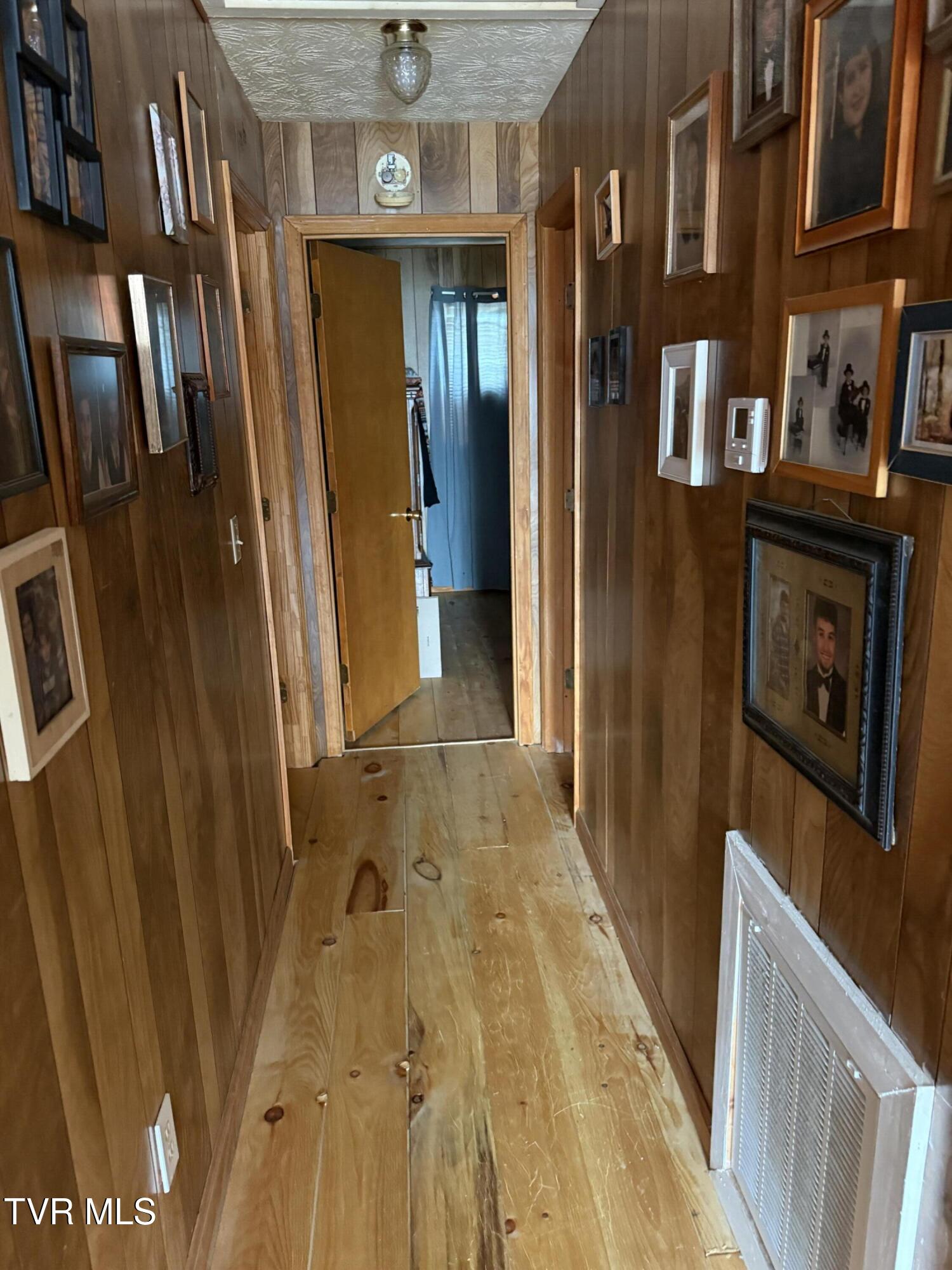 2160 Little Meadow Creek Road Greeneville, TN 37743 - Photo 8 of 8 Cozy