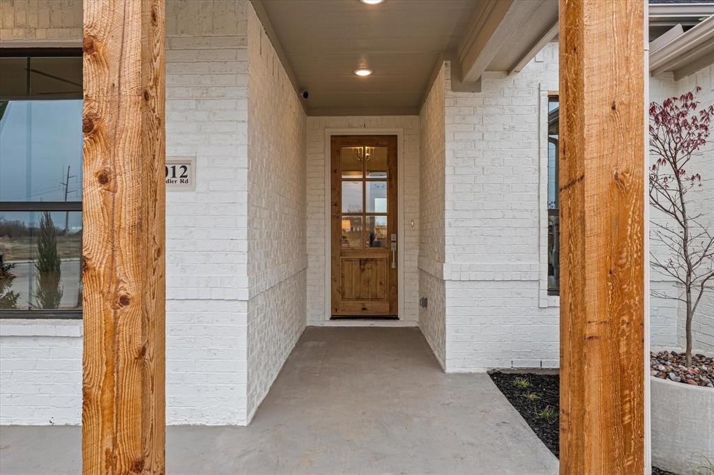 1009 Chandler Road Denton, TX 76207 - Photo 4 of 34