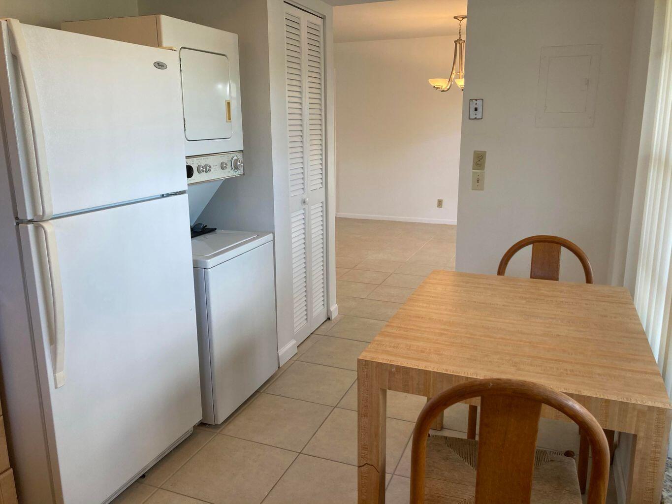 13777 Via Aurora, Unit B Delray Beach, FL 33484 - Photo 16 of 18 Kitchen