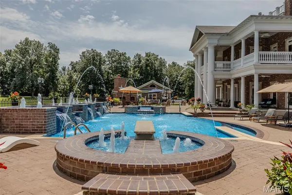 $2,895,000 | 345 Coach Road, Lebanon, MO 65536