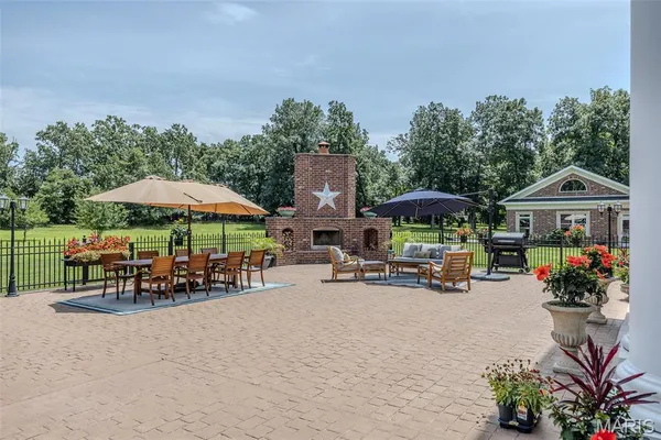 $2,895,000 | 345 Coach Road, Lebanon, MO 65536