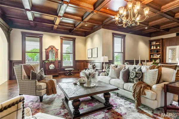 $2,895,000 | 345 Coach Road, Lebanon, MO 65536