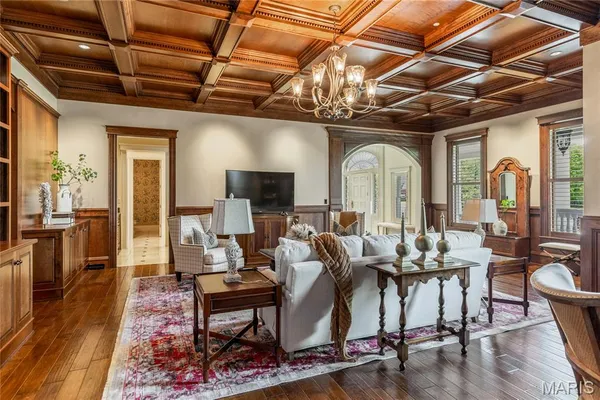 $2,895,000 | 345 Coach Road, Lebanon, MO 65536
