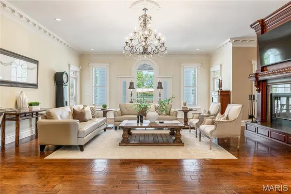 $2,895,000 | 345 Coach Road, Lebanon, MO 65536