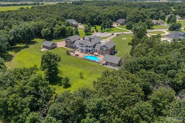 $2,895,000 | 345 Coach Road, Lebanon, MO 65536