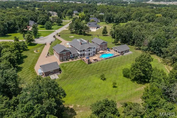 $2,895,000 | 345 Coach Road, Lebanon, MO 65536