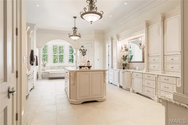 $2,895,000 | 345 Coach Road, Lebanon, MO 65536