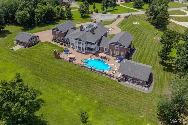 $2,895,000 | 345 Coach Road, Lebanon, MO 65536