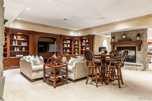 $2,895,000 | 345 Coach Road, Lebanon, MO 65536