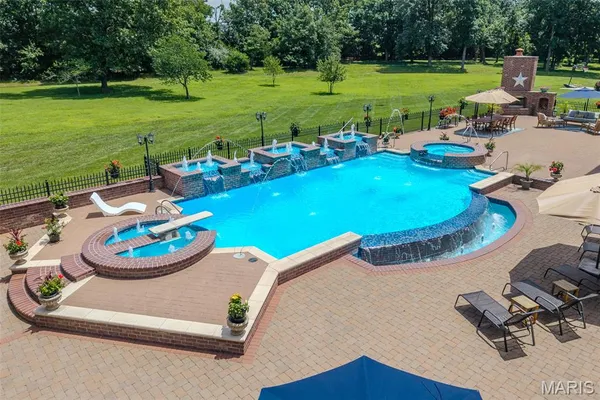 $2,895,000 | 345 Coach Road, Lebanon, MO 65536