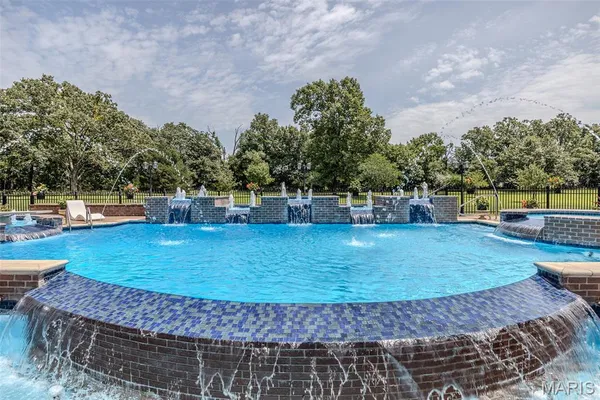 $2,895,000 | 345 Coach Road, Lebanon, MO 65536
