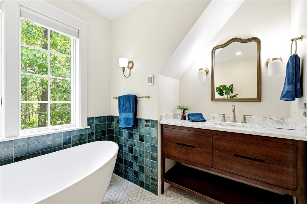 36 Sovereign Way Northampton, MA 01062 - Photo 13 of 39
