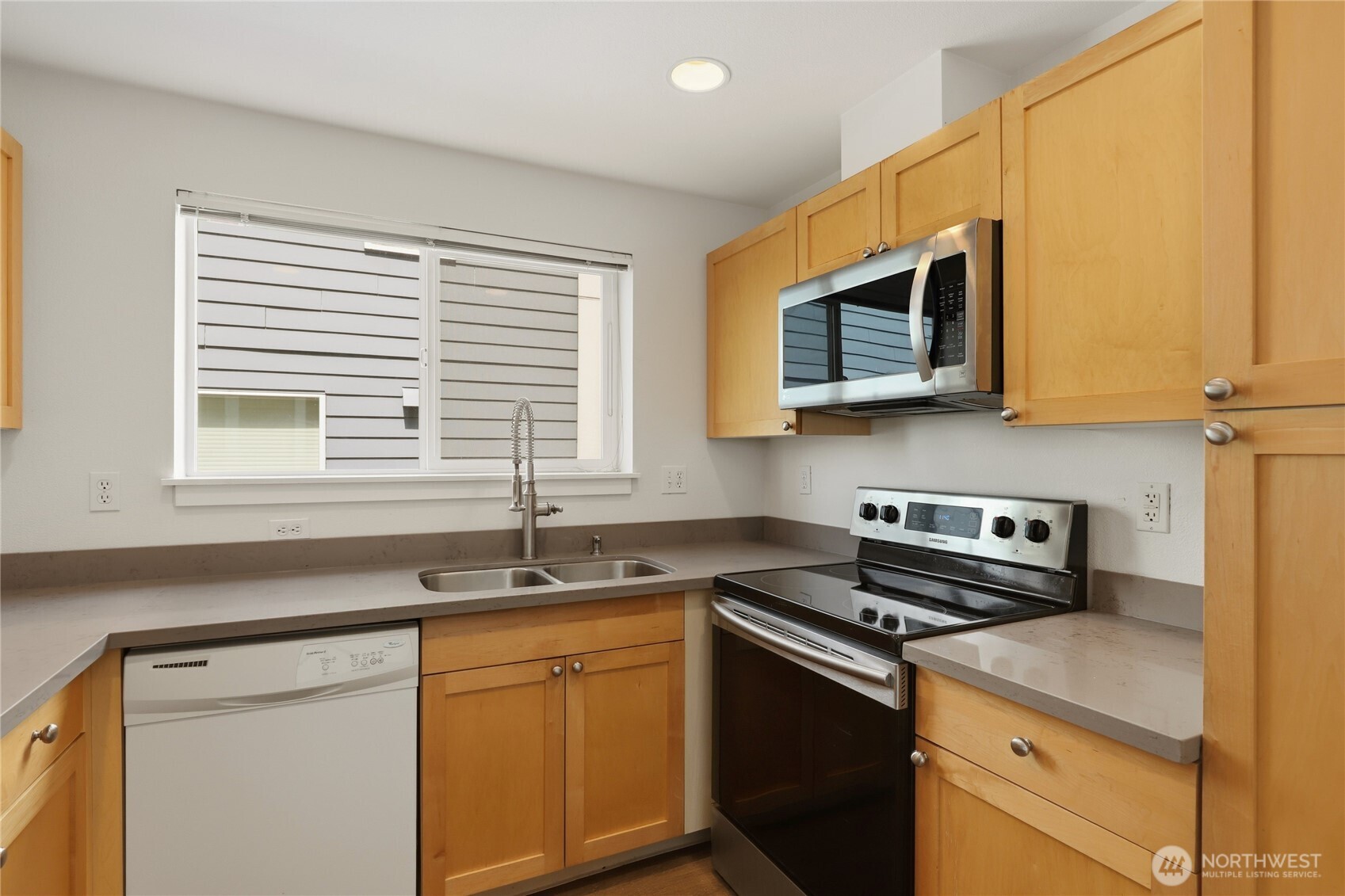 823 Davis Place South, Unit 104 Seattle, WA 98144 - Photo 9 of 23