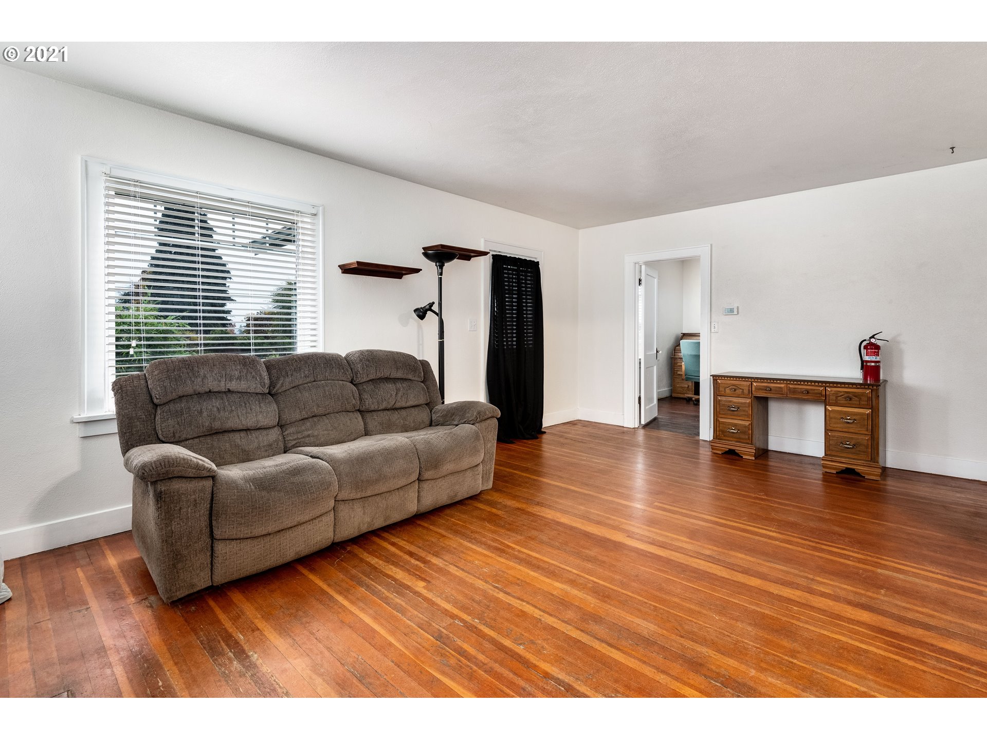 84832 Edenvale Road Pleasant Hill, OR 97455 - Photo 2 of 32 a living room with furniture and a flat screen tv