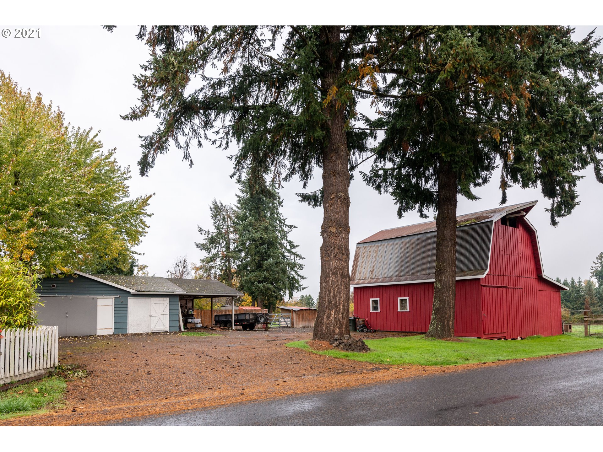 84832 Edenvale Road Pleasant Hill, OR 97455 - Photo 14 of 32 a view of a house with a yard