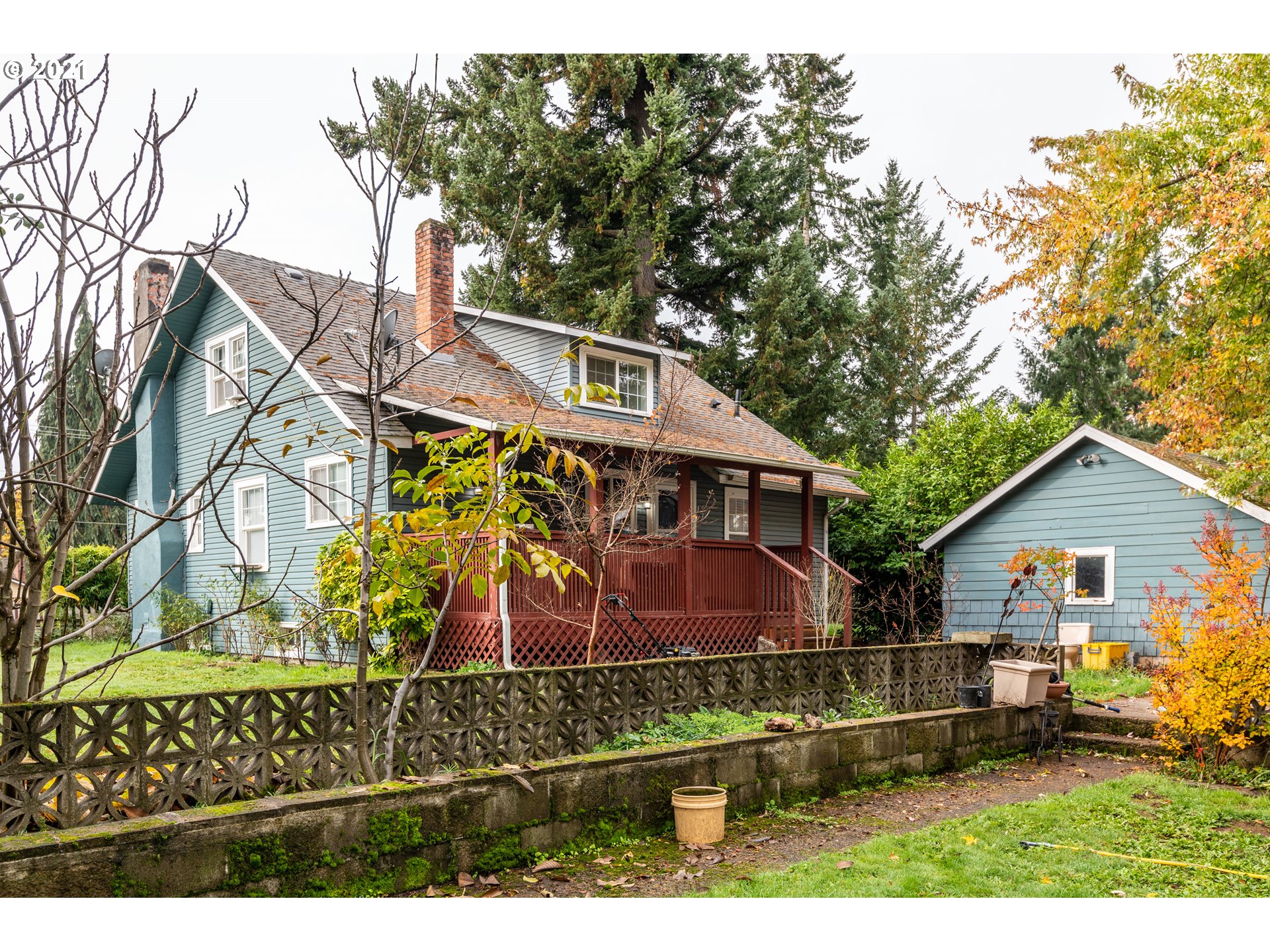84832 Edenvale Road Pleasant Hill, OR 97455 - Photo 27 of 32 a front view of a house with a yard