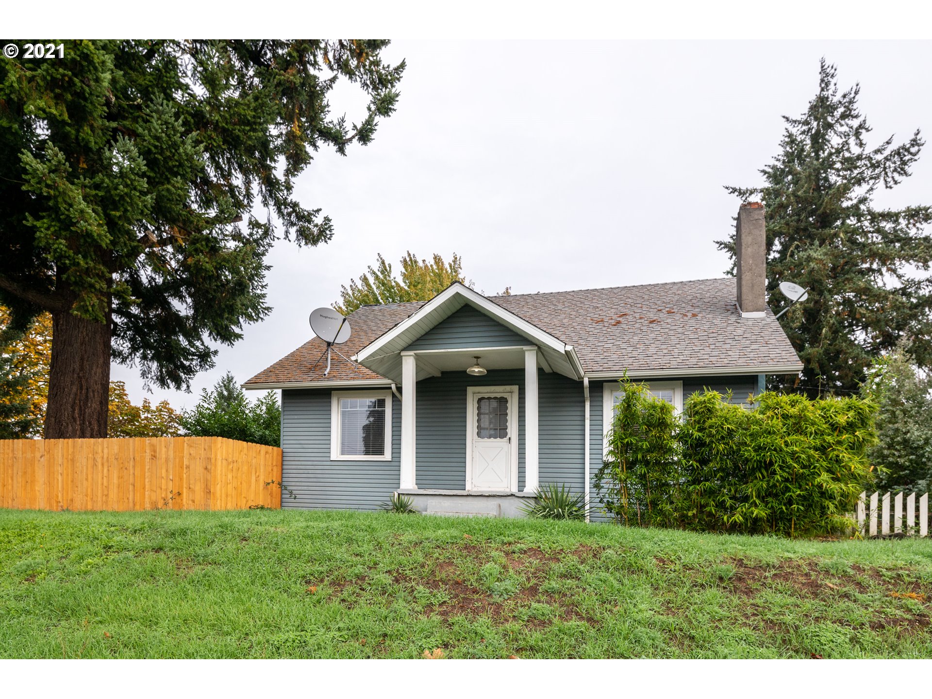 84832 Edenvale Road Pleasant Hill, OR 97455 - Photo 31 of 32 a front view of a house with a yard