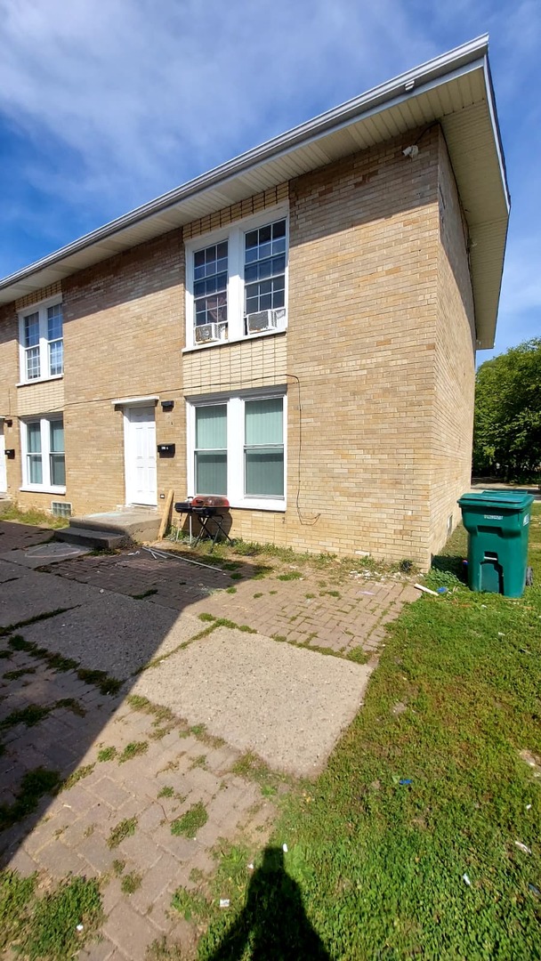 2204 Hebron Avenue, Unit B Zion, IL 60099 - Photo 2 of 13 a front view of a house with yard
