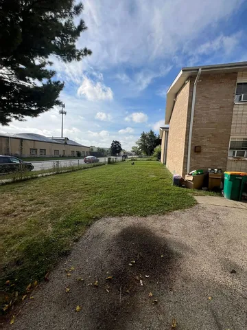 $1,700 | 2204 Hebron Avenue, Unit B, Zion, IL 60099