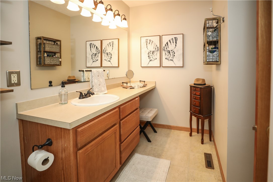 2499 Hazelnut Road Ravenna, OH 44266 - Photo 16 of 29 Gallery Image 16