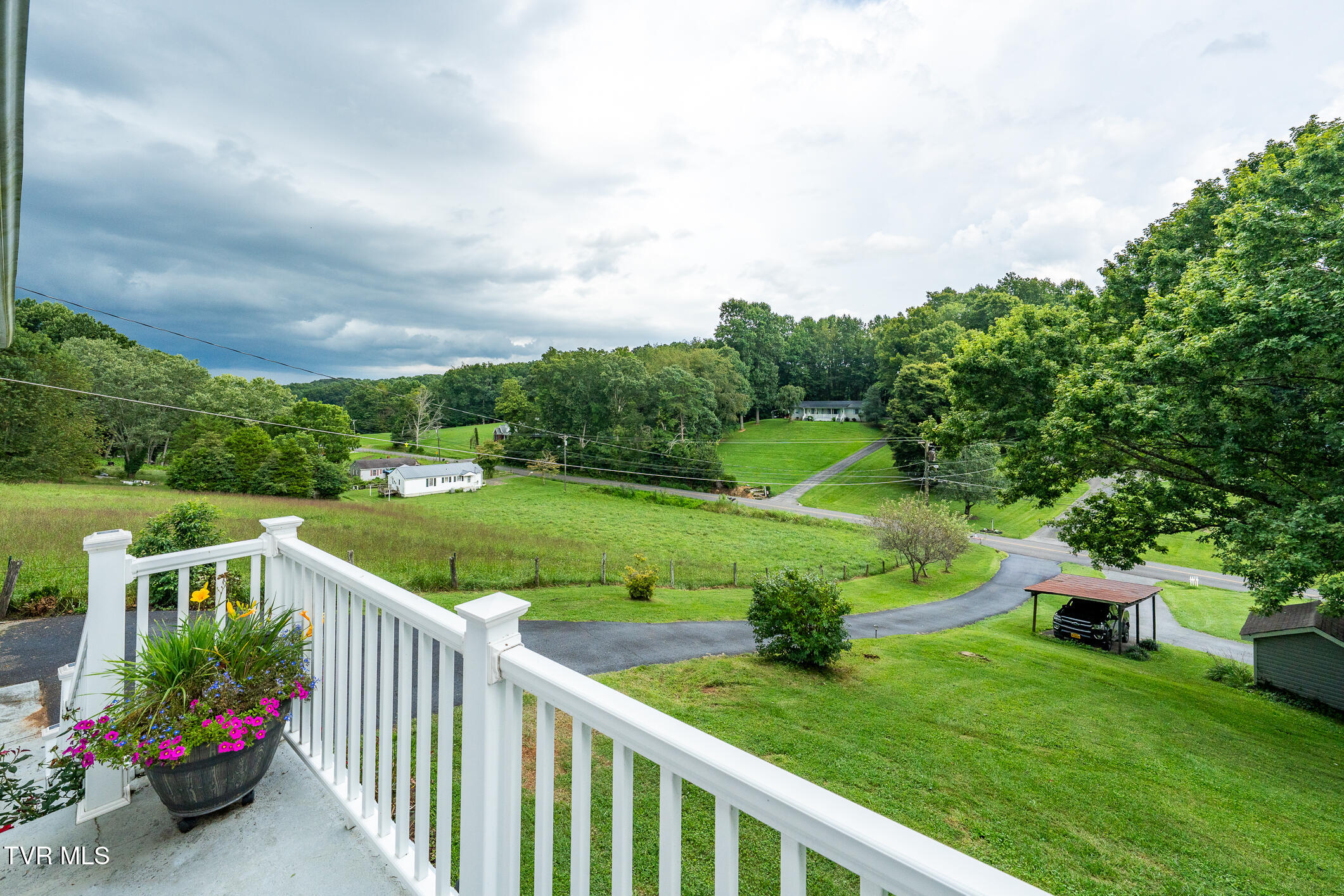 8589 Reedy Creek Road Bristol, VA 24202 - Photo 9 of 37 8589 Reedy Creek Rd (12 of 58)