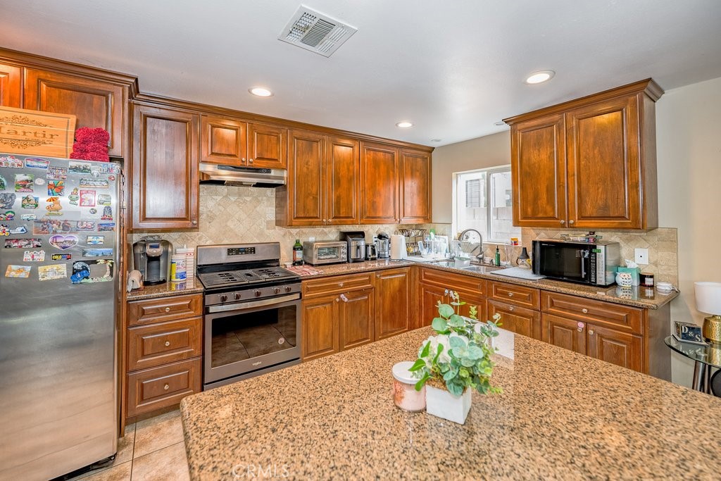 6834 Quinton Lane Tujunga, CA 91042 - Photo 9 of 24
