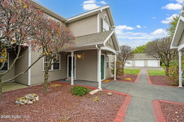 $1,800 | 25 Coralberry Court, Albany, NY 12203