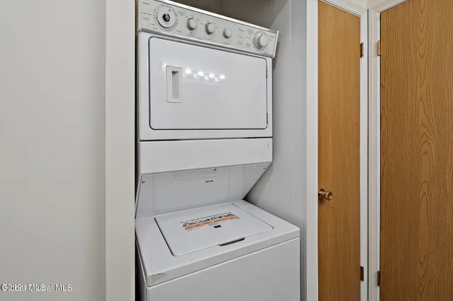 $1,800 | 25 Coralberry Court, Albany, NY 12203