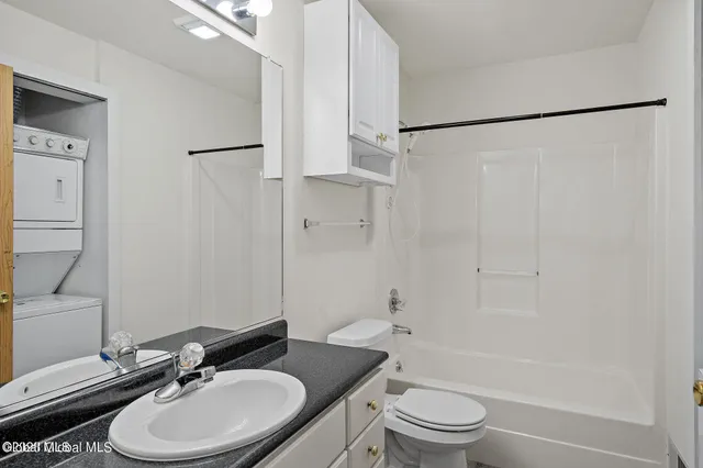 $1,800 | 25 Coralberry Court, Albany, NY 12203