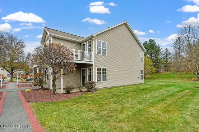 $1,800 | 25 Coralberry Court, Albany, NY 12203