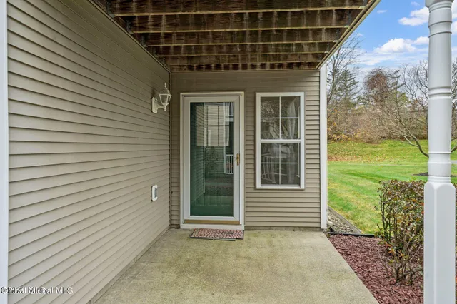 $1,800 | 25 Coralberry Court, Albany, NY 12203