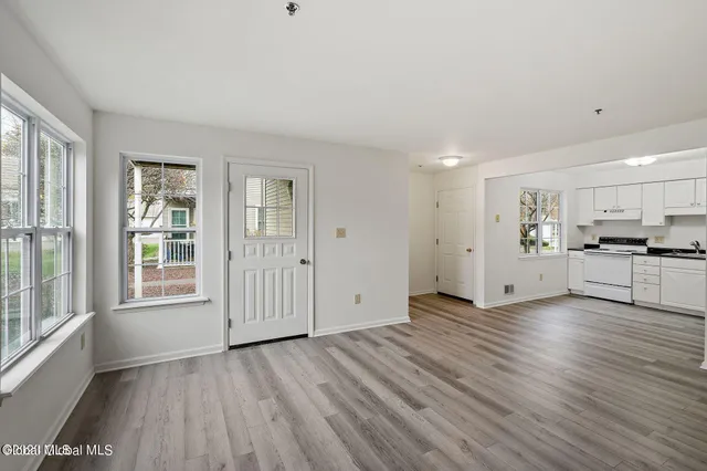 $1,800 | 25 Coralberry Court, Albany, NY 12203