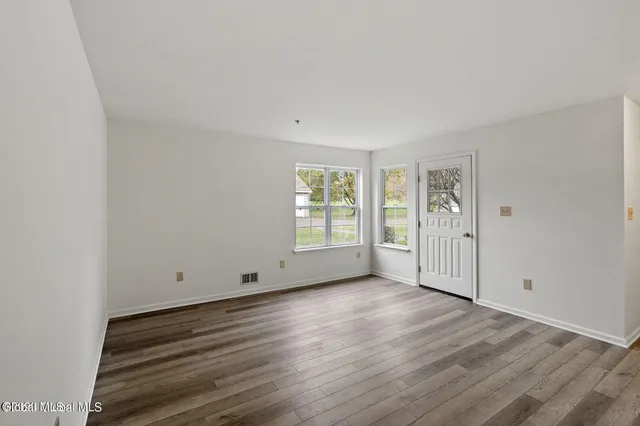 $1,800 | 25 Coralberry Court, Albany, NY 12203