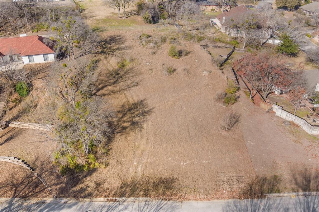 304 Willow Ridge Court Fort Worth, TX 76103 - Photo 11 of 22 a view of a yard