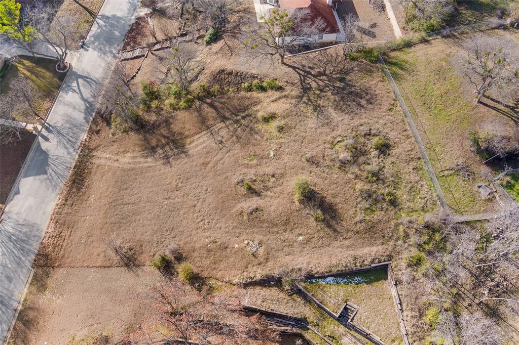 304 Willow Ridge Court Fort Worth, TX 76103 - Photo 13 of 22 a view of a backyard of the house