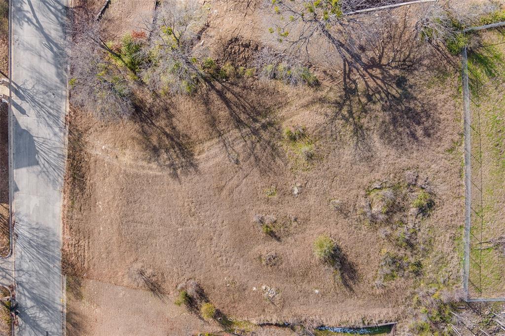 304 Willow Ridge Court Fort Worth, TX 76103 - Photo 15 of 22 a close up of a white marble wall