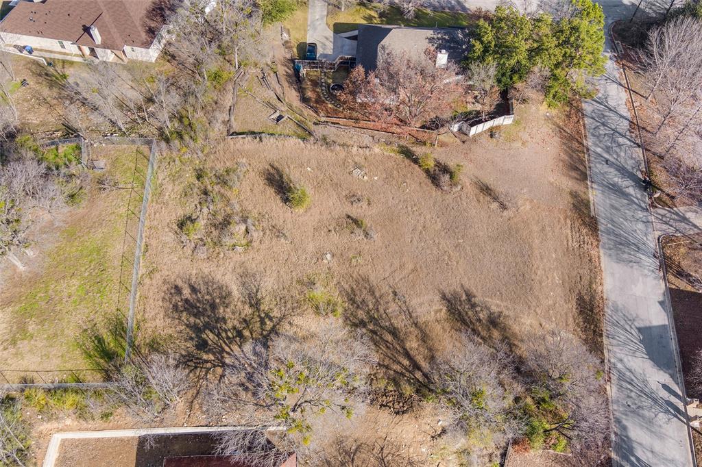 304 Willow Ridge Court Fort Worth, TX 76103 - Photo 2 of 22 a view of a dry yard with lots of green space