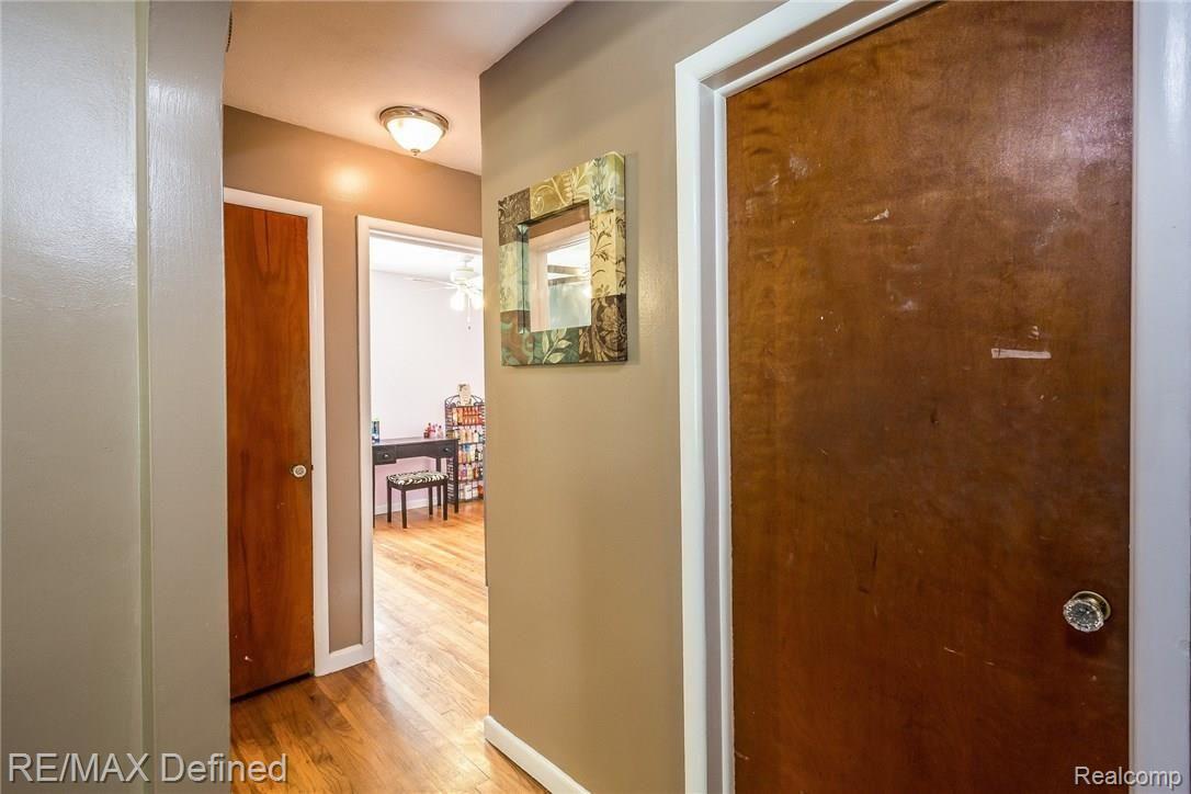 3137 Hickory Lawn Road Rochester, MI 48307 - Photo 26 of 49 031-Hallway-4376138-medium.jpg