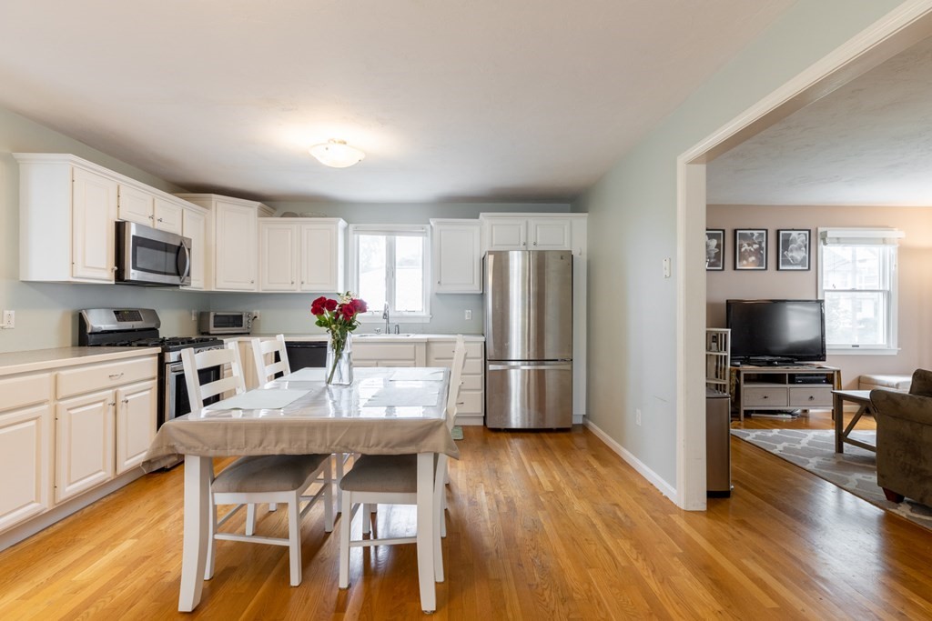 15 Albemarle Road Waltham, MA 02452 - Photo 3 of 40 Gallery Image 3