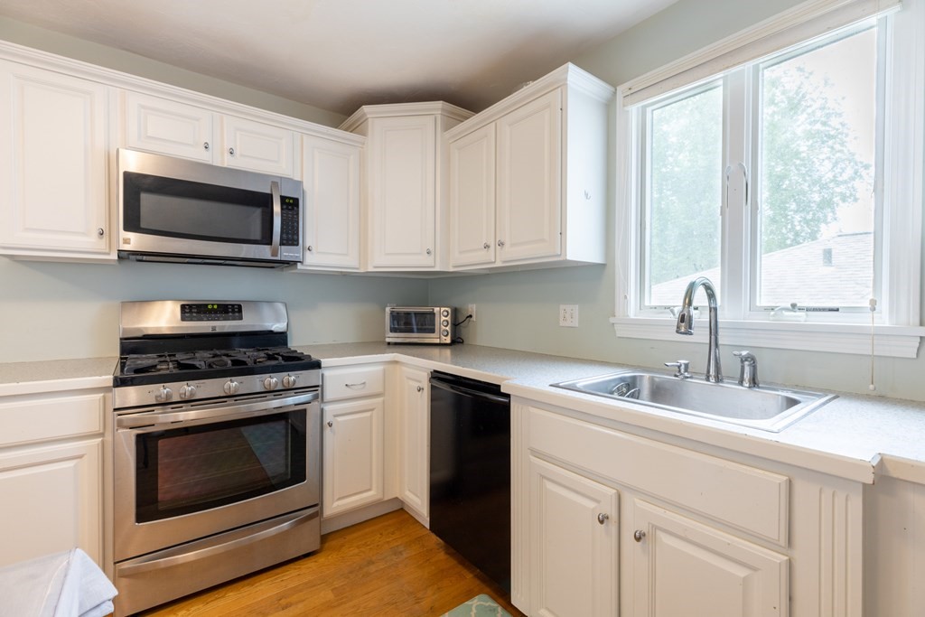15 Albemarle Road Waltham, MA 02452 - Photo 5 of 40 Gallery Image 5