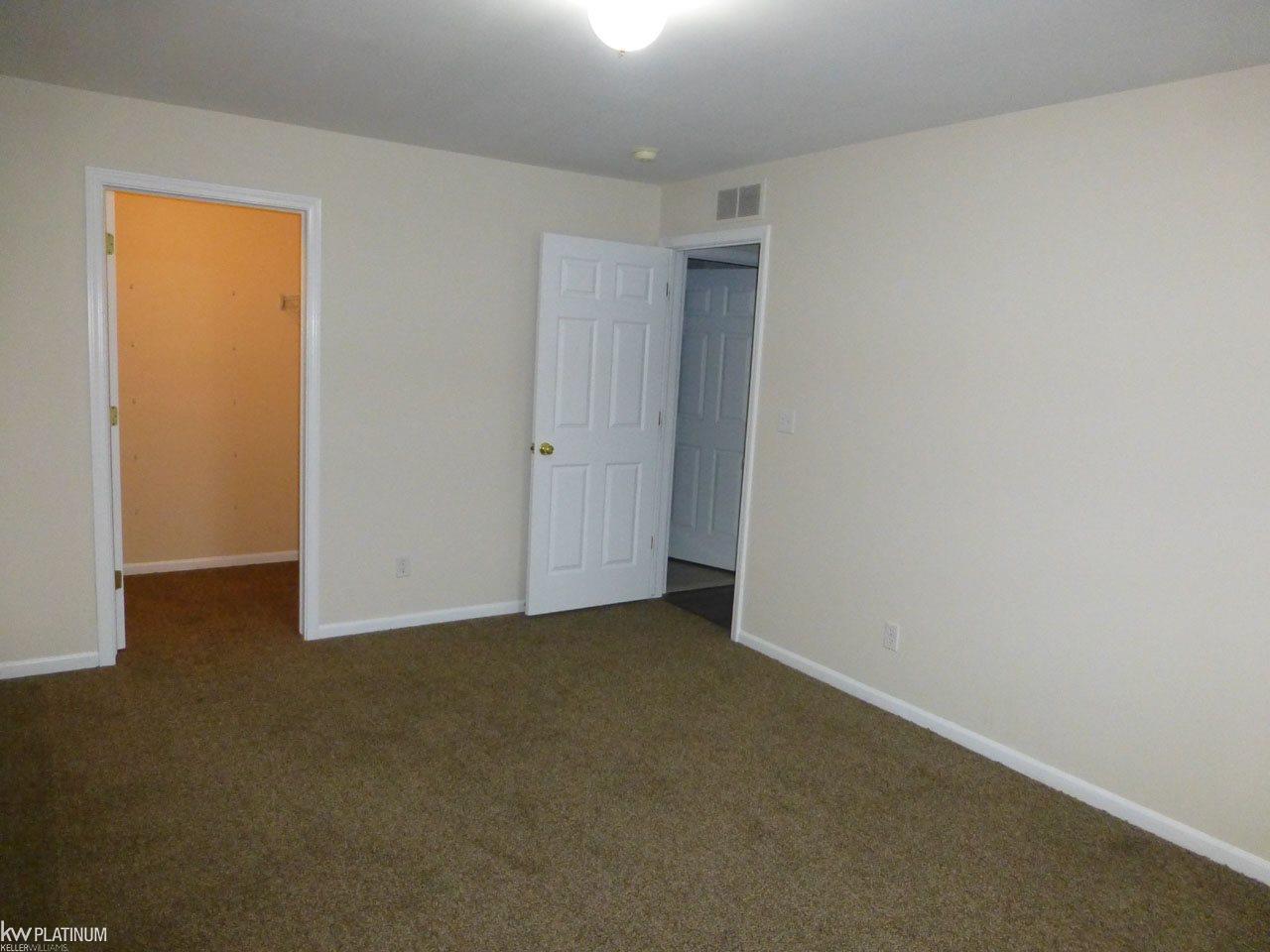 3643 Oakmonte Boulevard Rochester, MI 48306 - Photo 22 of 47 Second bedroom with walk-in closet