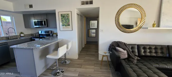 $1,900 | 1320 East Bethany Home Road, Unit 62, Phoenix, AZ 85014