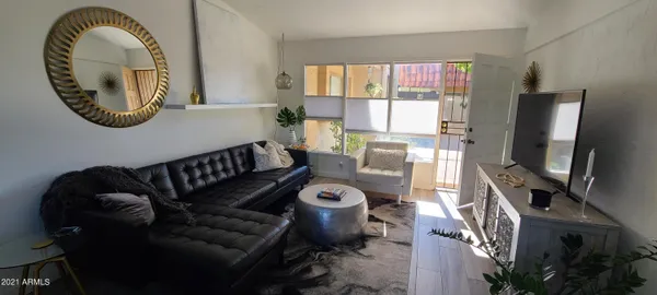 $1,900 | 1320 East Bethany Home Road, Unit 62, Phoenix, AZ 85014