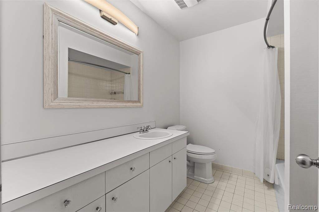 6680 Ridgefield Circle West Bloomfield, MI 48322 - Photo 27 of 50 Gallery Image 27