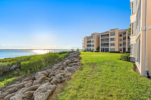 $629,900 | 5800 Northeast Island Cove Way, Unit 2107, Stuart, FL 34996