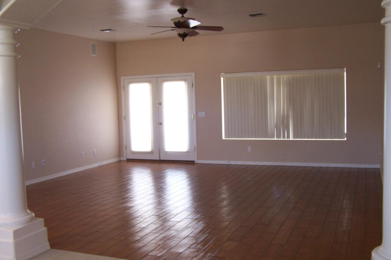 164 South Geronimo Road Apache Junction, AZ 85119 - Photo 3 of 5 Living Room