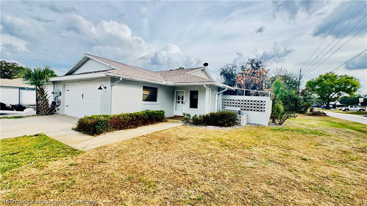 4009 Golfview Road Sebring, FL 33875 - Photo 2 of 46