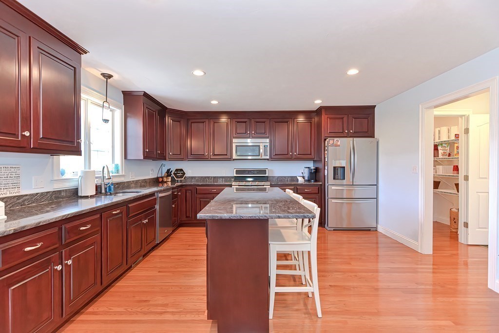 61 Brandywine Road Franklin, MA 02038 - Photo 11 of 40 Gallery Image 11