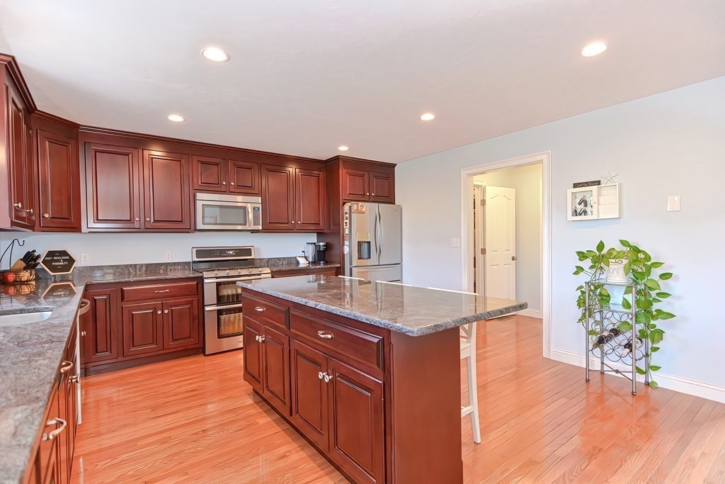 61 Brandywine Road Franklin, MA 02038 - Photo 10 of 40 Gallery Image 10